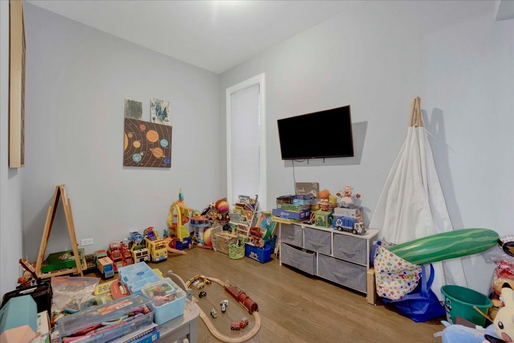 Image 11 of property listing at 1821 N Tripp Avenue, Chicago, IL 60639