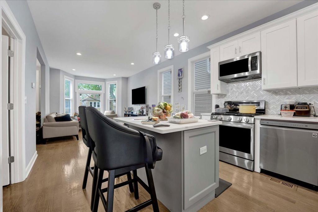 Image 12 of property listing at 1821 N Tripp Avenue, Chicago, IL 60639