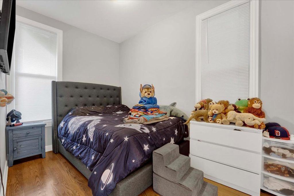 Image 13 of property listing at 1821 N Tripp Avenue, Chicago, IL 60639