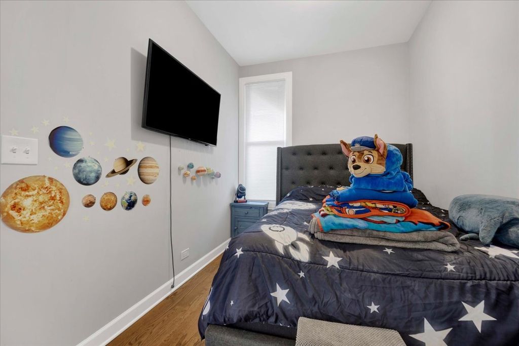 Image 14 of property listing at 1821 N Tripp Avenue, Chicago, IL 60639