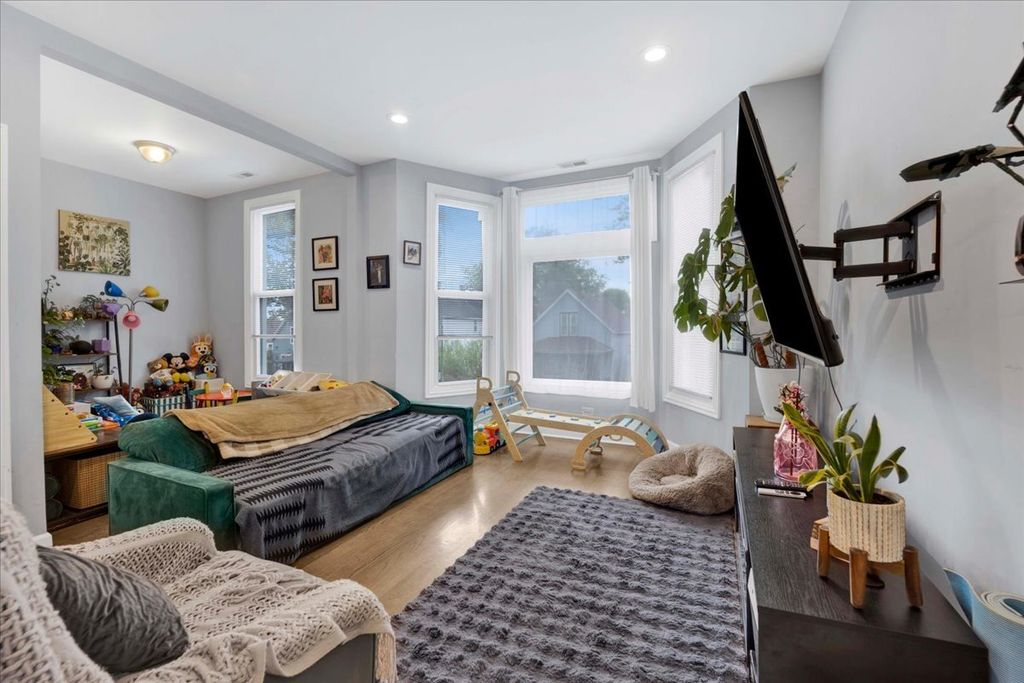 Image 20 of property listing at 1821 N Tripp Avenue, Chicago, IL 60639