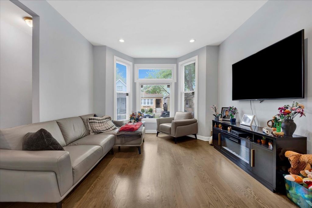 Image 3 of property listing at 1821 N Tripp Avenue, Chicago, IL 60639