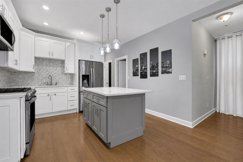 Image 22 of property listing at 1821 N Tripp Avenue, Chicago, IL 60639