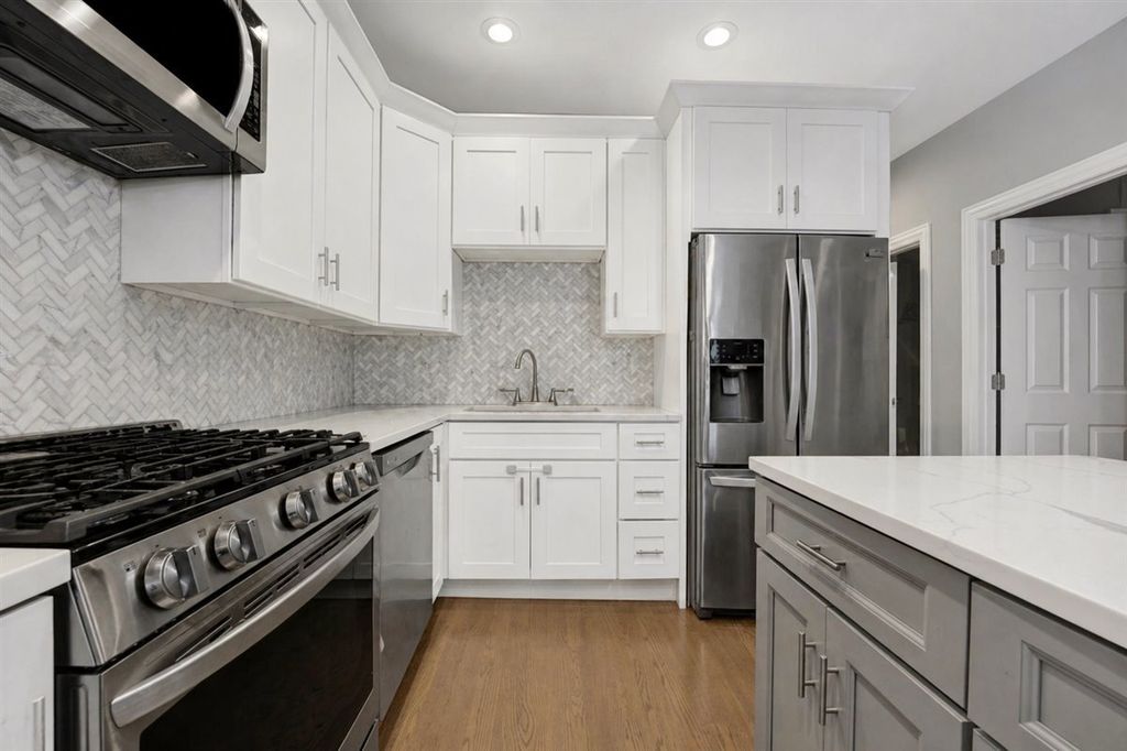 Image 23 of property listing at 1821 N Tripp Avenue, Chicago, IL 60639