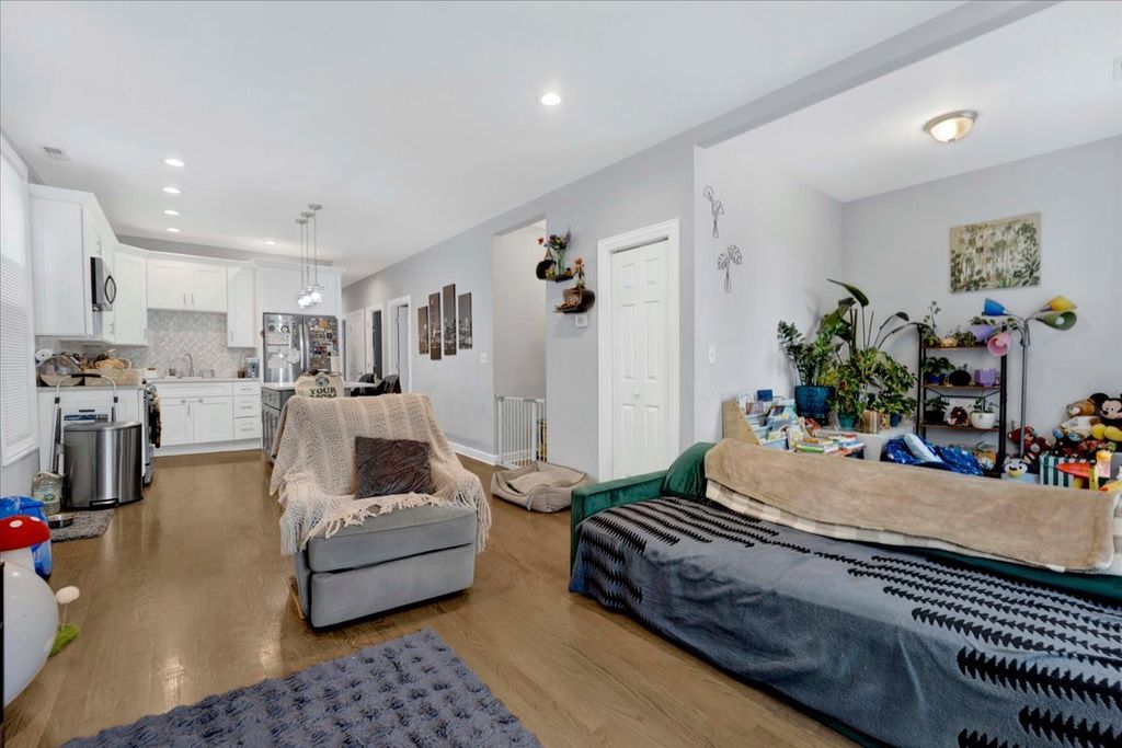 Image 24 of property listing at 1821 N Tripp Avenue, Chicago, IL 60639
