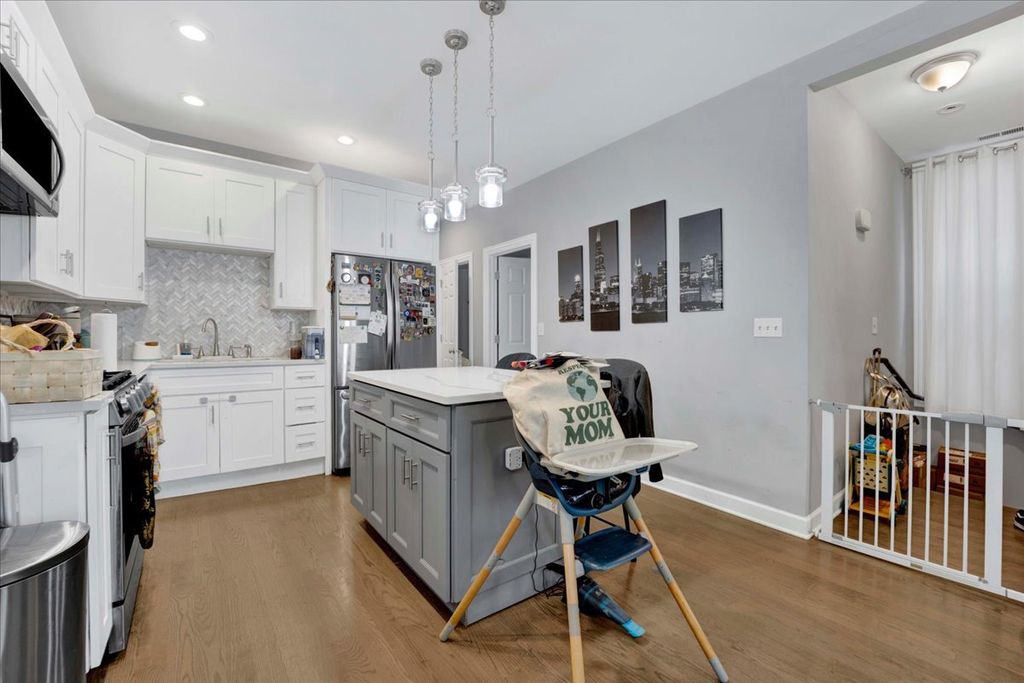 Image 26 of property listing at 1821 N Tripp Avenue, Chicago, IL 60639