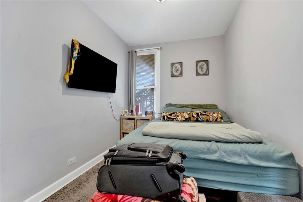 Image 32 of property listing at 1821 N Tripp Avenue, Chicago, IL 60639