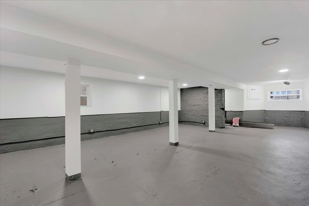 Image 36 of property listing at 1821 N Tripp Avenue, Chicago, IL 60639