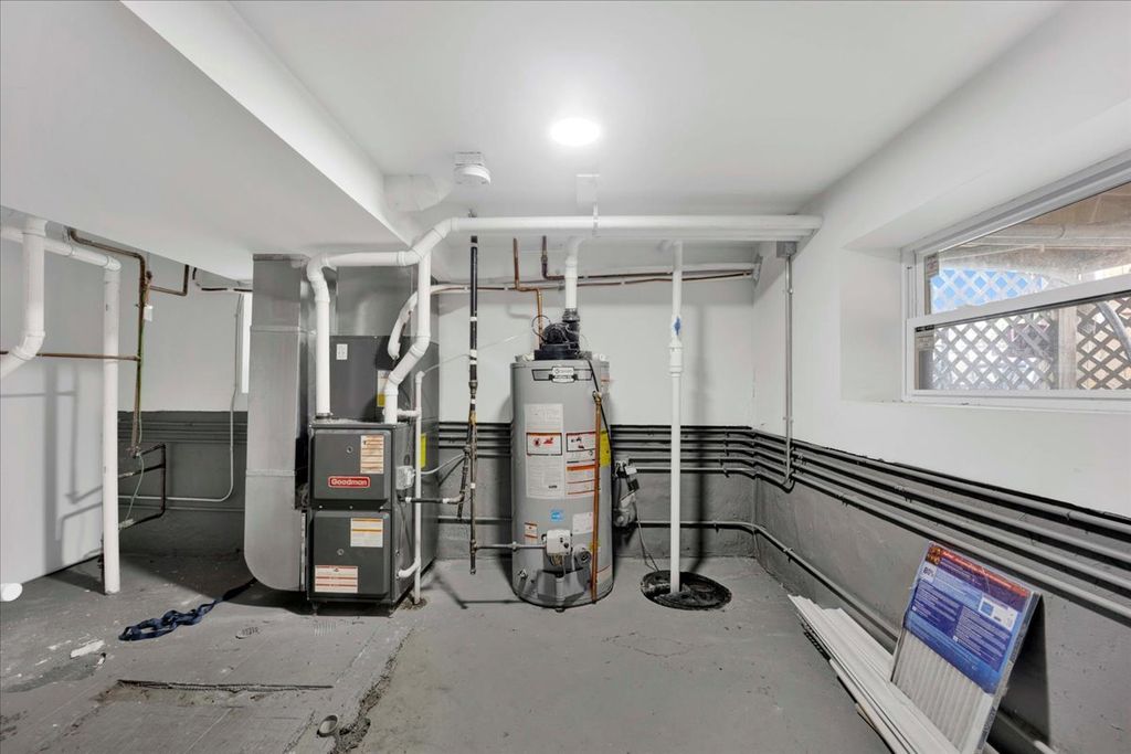 Image 38 of property listing at 1821 N Tripp Avenue, Chicago, IL 60639