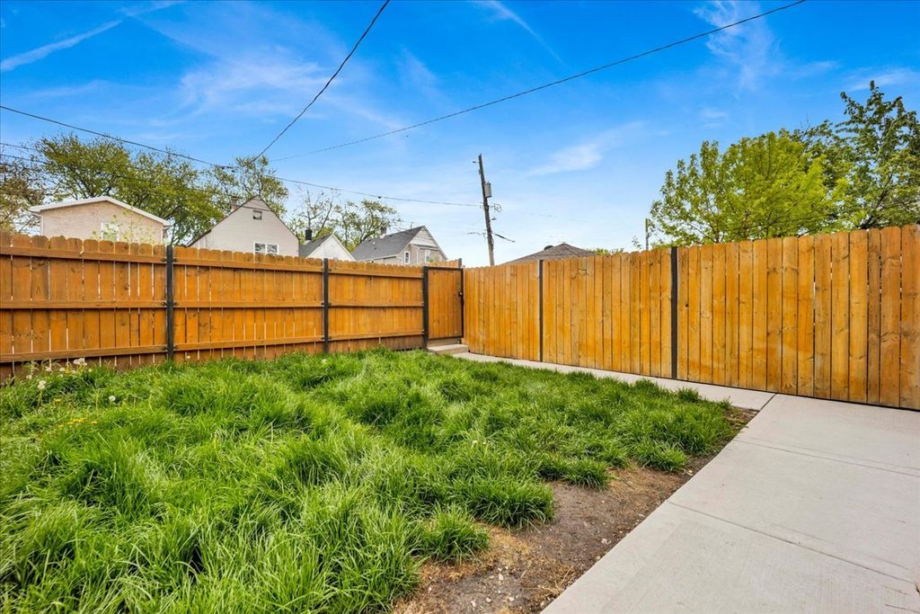 Image 39 of property listing at 1821 N Tripp Avenue, Chicago, IL 60639