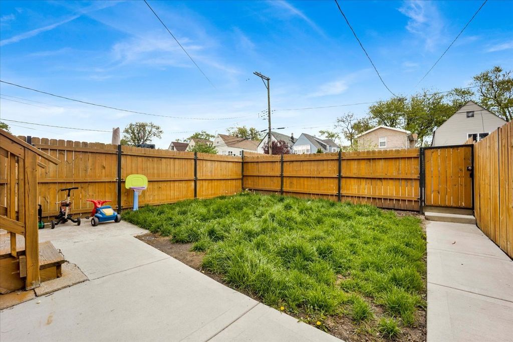 Image 40 of property listing at 1821 N Tripp Avenue, Chicago, IL 60639