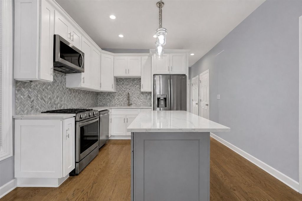 Image 5 of property listing at 1821 N Tripp Avenue, Chicago, IL 60639
