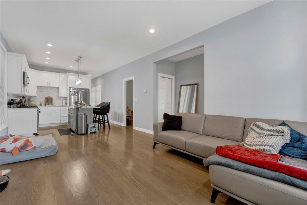 Image 9 of property listing at 1821 N Tripp Avenue, Chicago, IL 60639