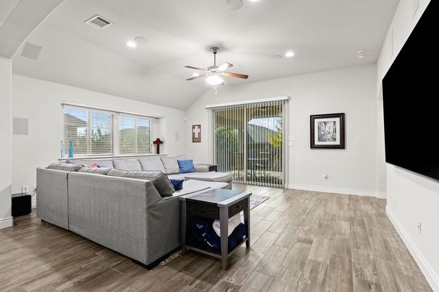 321 Lightcliff ST, Hutto, TX 78634