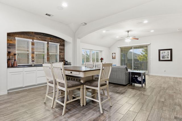 321 Lightcliff ST, Hutto, TX 78634