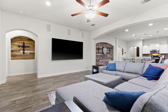 321 Lightcliff ST, Hutto, TX 78634