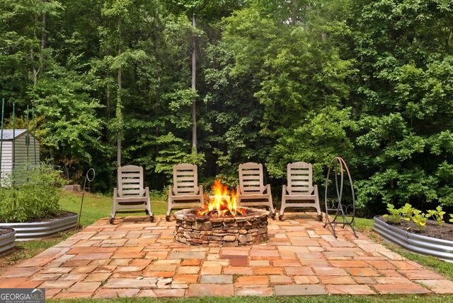 129 Foxdale Court, Toccoa, GA 30577