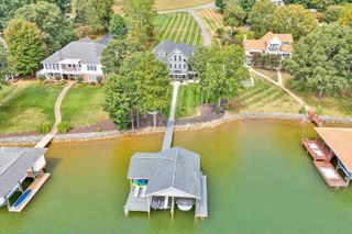 200 Park Shores CIR, Moneta, VA 24121