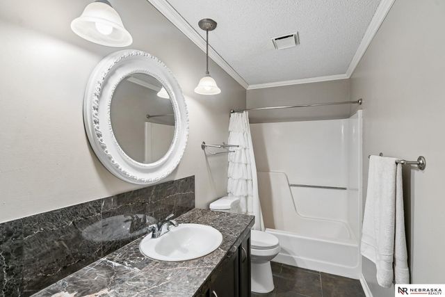 8520 Morning Glory Lane, Lincoln, NE 68505