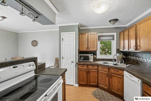 8520 Morning Glory Lane, Lincoln, NE 68505