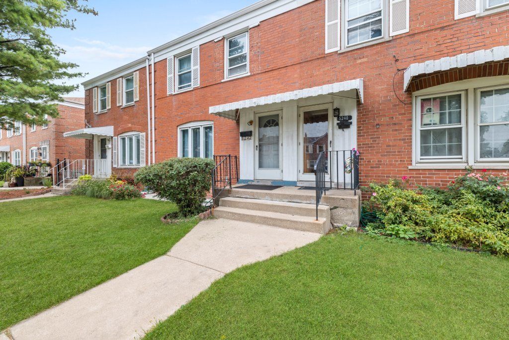 5242 W 63rd Place, Chicago, IL 60638 — photo 2
