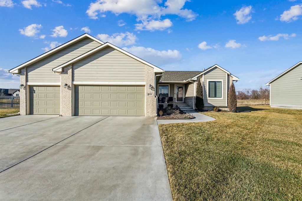 10530 W Wilkinson St, Maize, KS 67101
