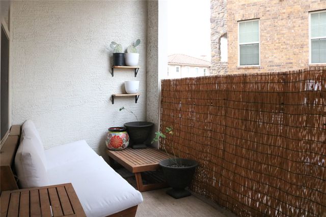 555 Via Amalfi 202, Irving, TX 75039
