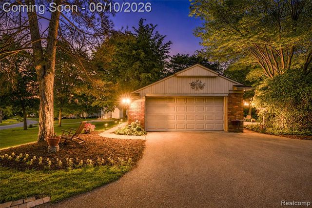 3887 Stonecrest Road, West Bloomfield, MI 48322