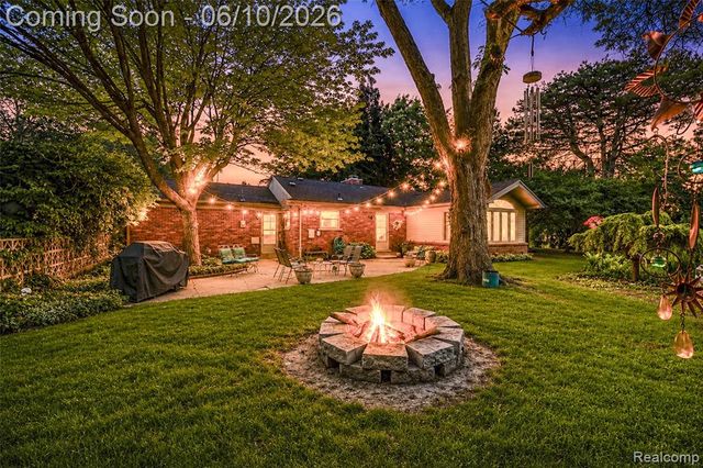 3887 Stonecrest Road, West Bloomfield, MI 48322
