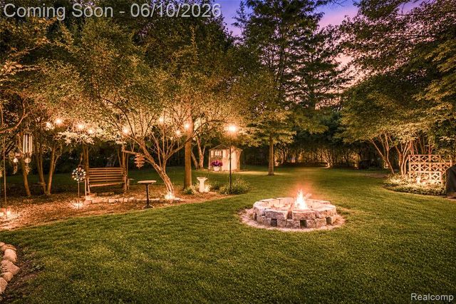 3887 Stonecrest Road, West Bloomfield, MI 48322