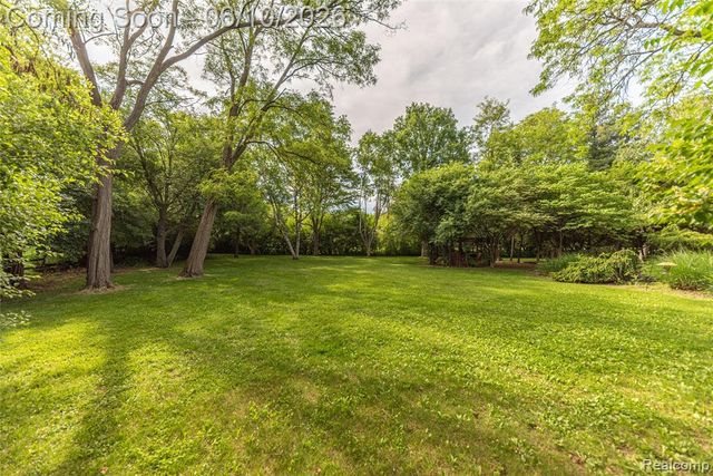 3887 Stonecrest Road, West Bloomfield, MI 48322