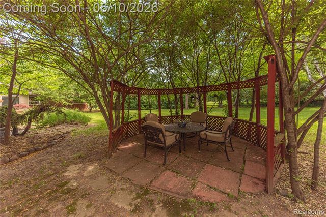 3887 Stonecrest Road, West Bloomfield, MI 48322