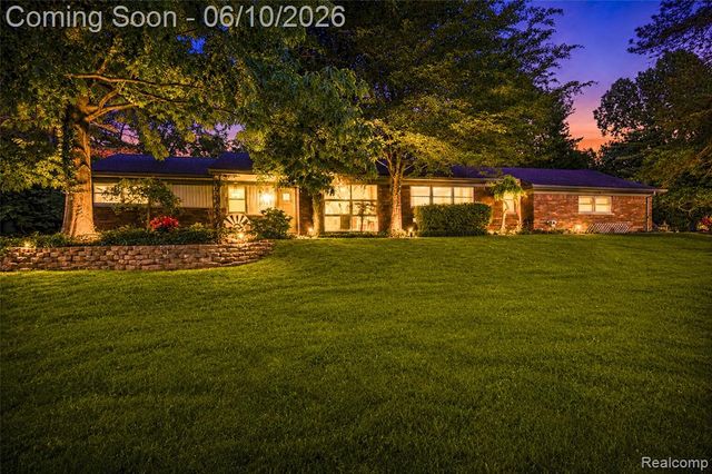 3887 Stonecrest Road, West Bloomfield, MI 48322