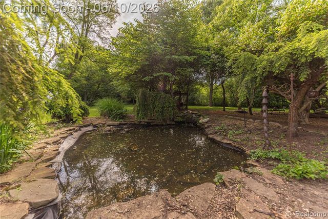 3887 Stonecrest Road, West Bloomfield, MI 48322