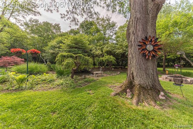 3887 Stonecrest Road, West Bloomfield, MI 48322