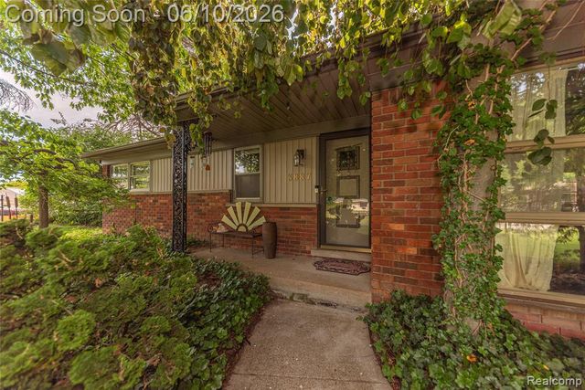 3887 Stonecrest Road, West Bloomfield, MI 48322