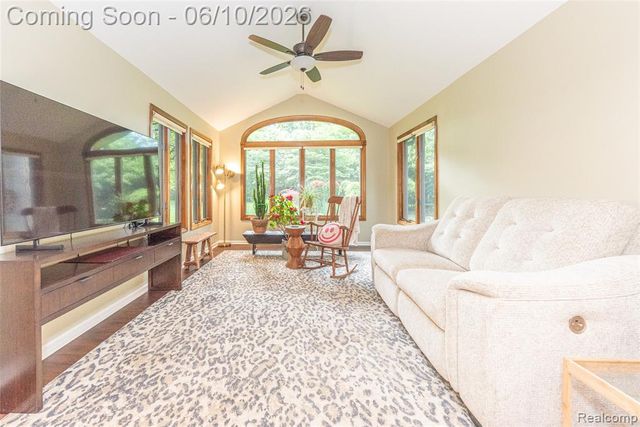 3887 Stonecrest Road, West Bloomfield, MI 48322