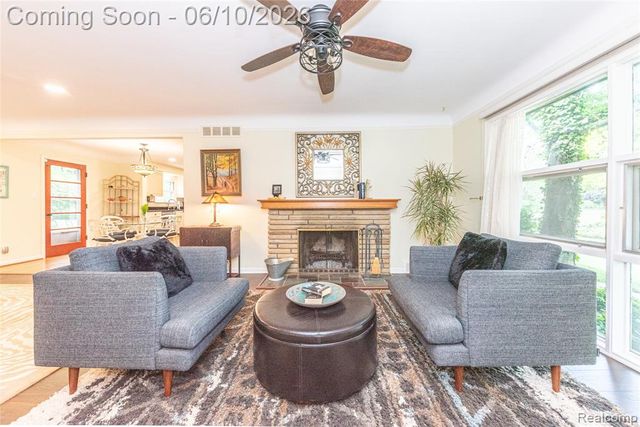 3887 Stonecrest Road, West Bloomfield, MI 48322