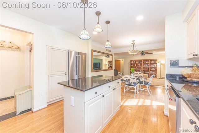 3887 Stonecrest Road, West Bloomfield, MI 48322