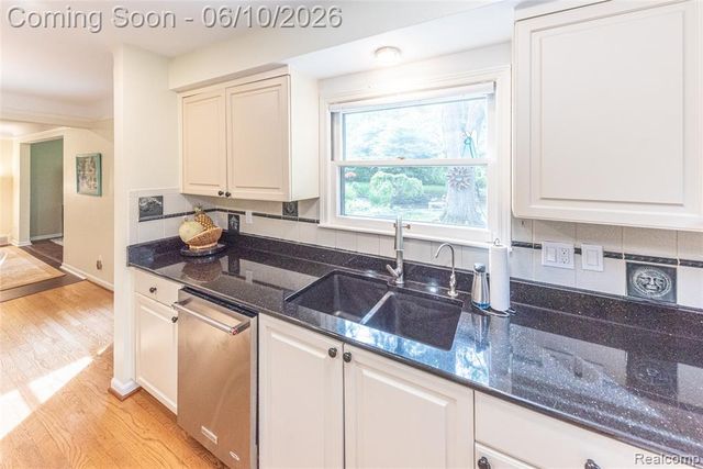 3887 Stonecrest Road, West Bloomfield, MI 48322