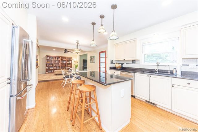 3887 Stonecrest Road, West Bloomfield, MI 48322