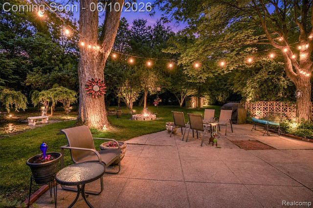 3887 Stonecrest Road, West Bloomfield, MI 48322