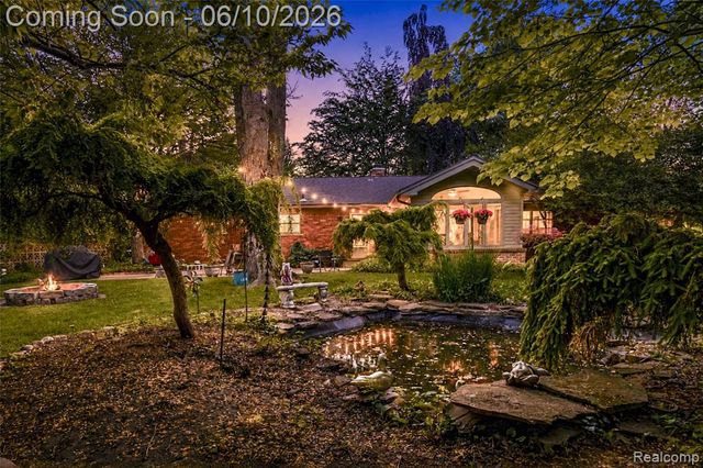 3887 Stonecrest Road, West Bloomfield, MI 48322