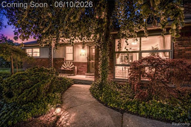 3887 Stonecrest Road, West Bloomfield, MI 48322