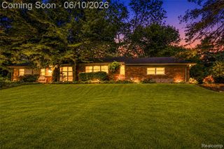 3887 Stonecrest Road, West Bloomfield, MI 48322