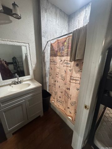 210 W Quill, San Antonio, TX 78228