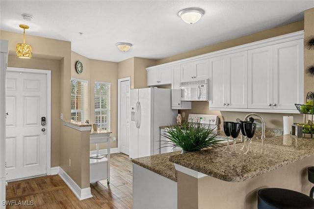 9175 Celeste DR 306, Naples, FL 34113