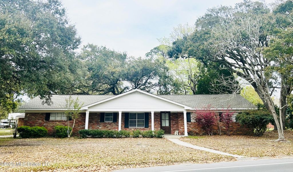 12704 Cambridge Boulevard, Ocean Springs, MS 39564