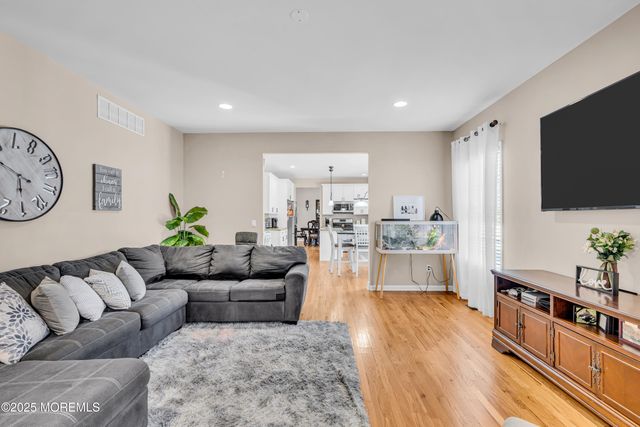 93 Fortune Court, Toms River, NJ 08755