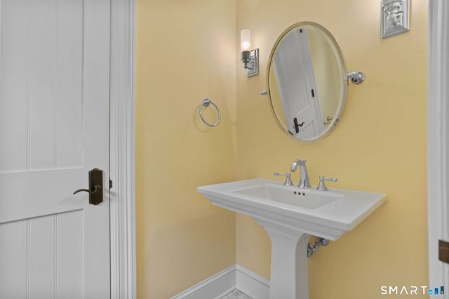 73 Lake Wind Road, New Canaan, CT 06840